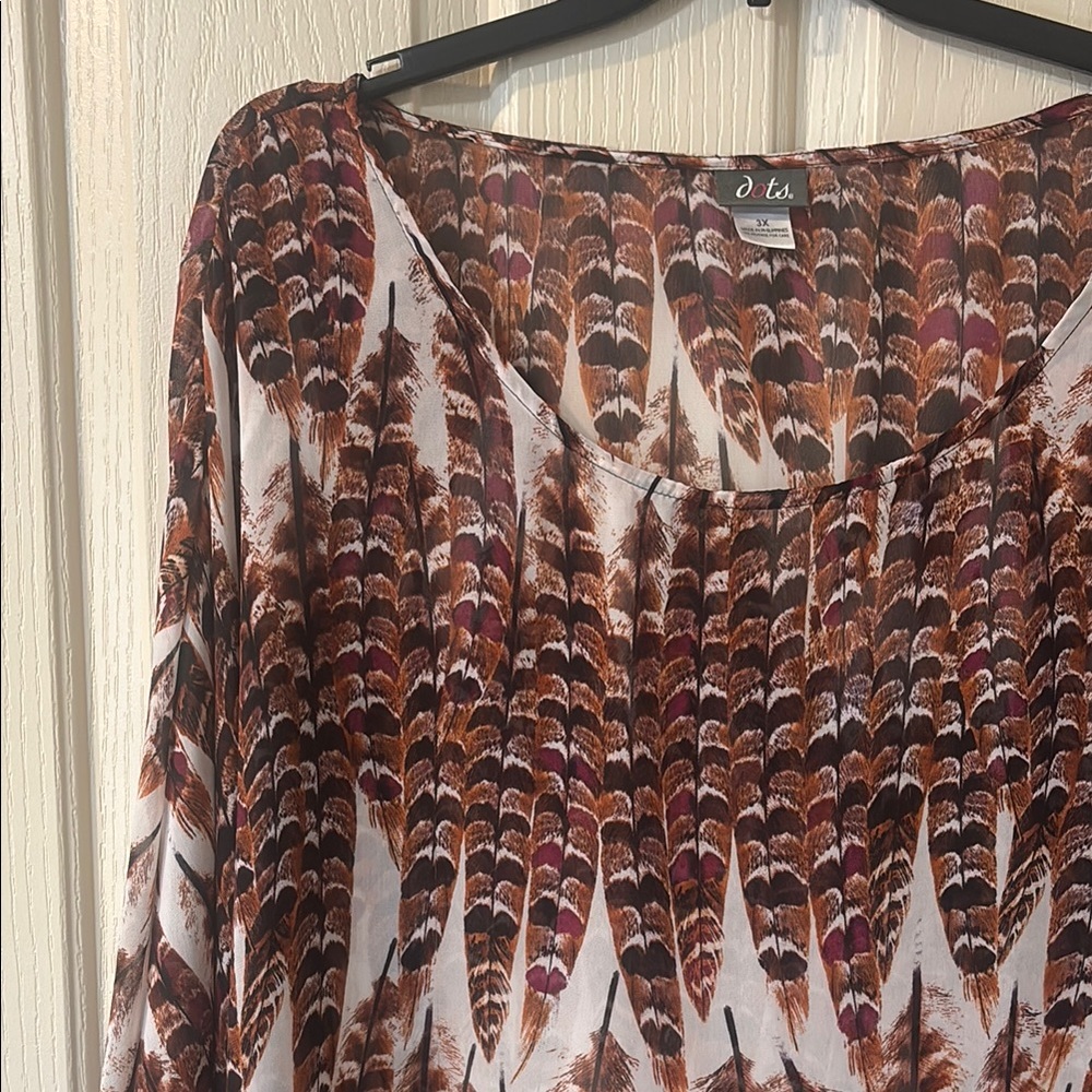 Chic Feather Patterned Top - Picture 2 of 8